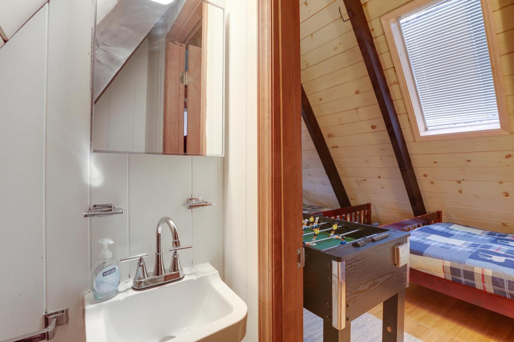 A-Frame Cabin With Hot Tub 1 Mi To Beech Mountain! Eksteriør bilde