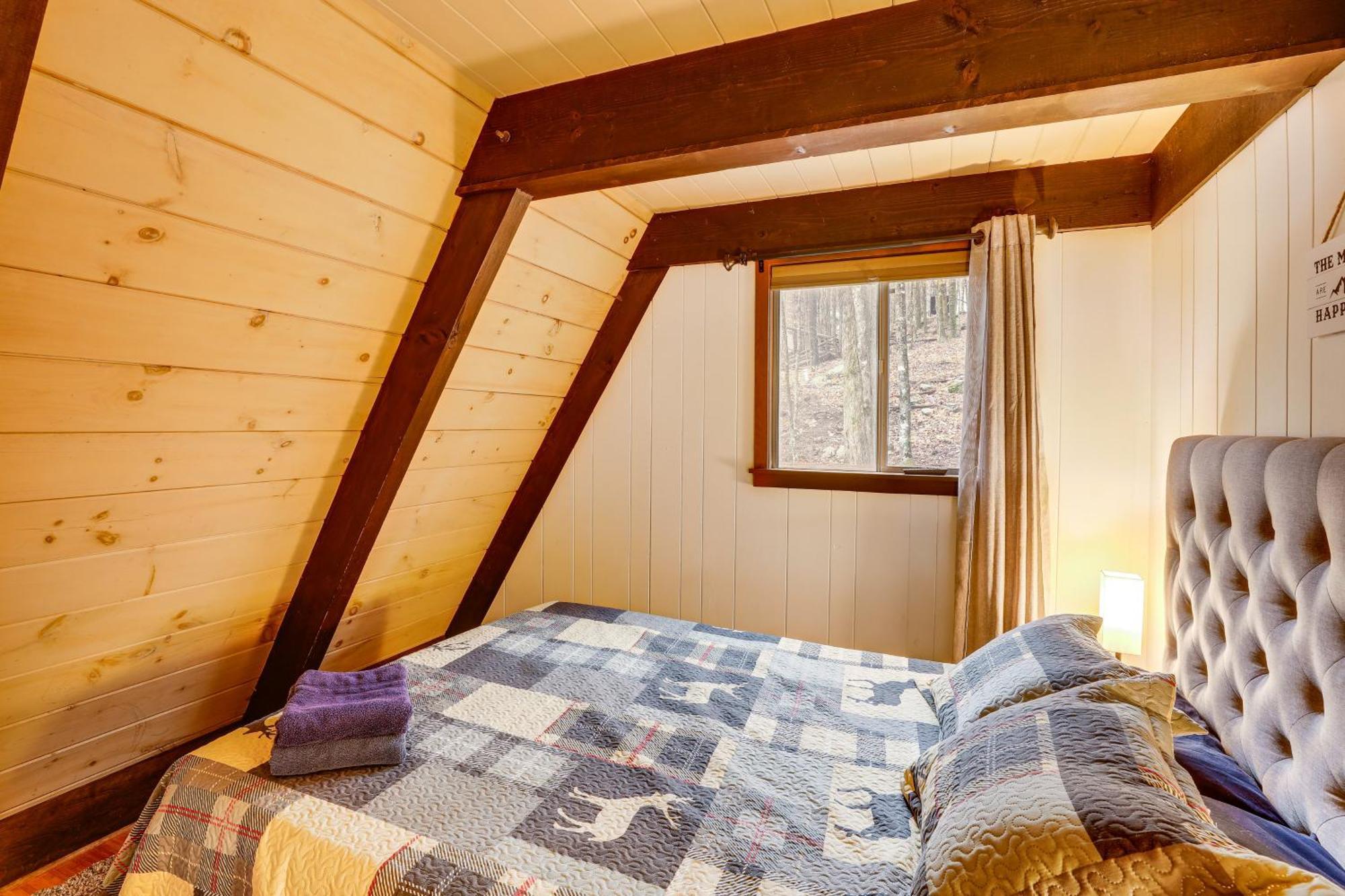 A-Frame Cabin With Hot Tub 1 Mi To Beech Mountain! Eksteriør bilde